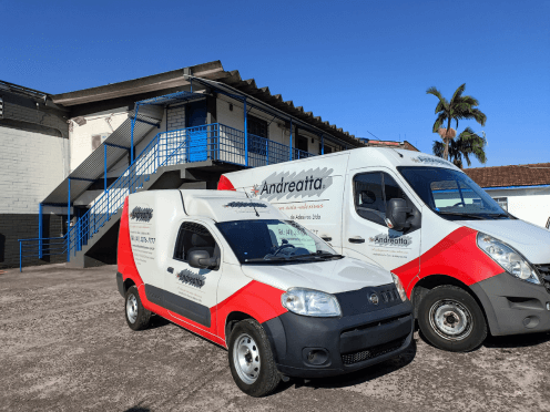 Imagem frontal da frota da Andreatta Etiquetas